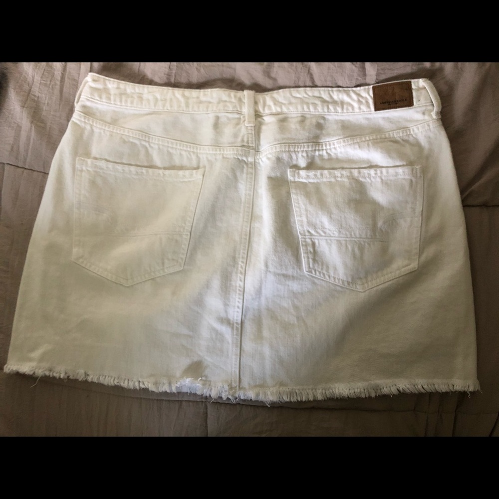 Brand new AMERICAN EAGLE white jean skirt 🤍